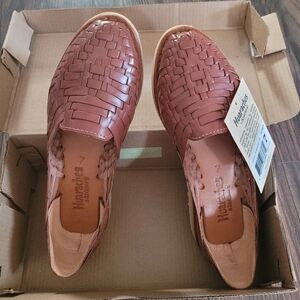 Bearpaw Huaraches Silvia Size 7